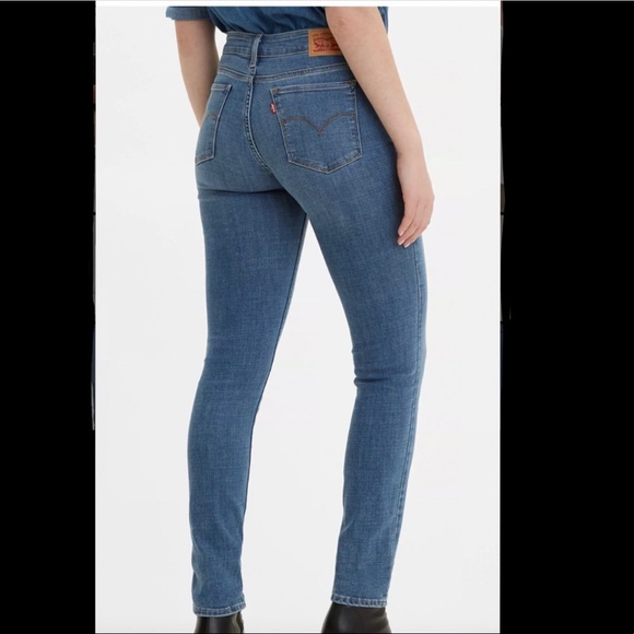 [SOLD] Levi’s 711 Skinny Jeans - Picture 2 of 4